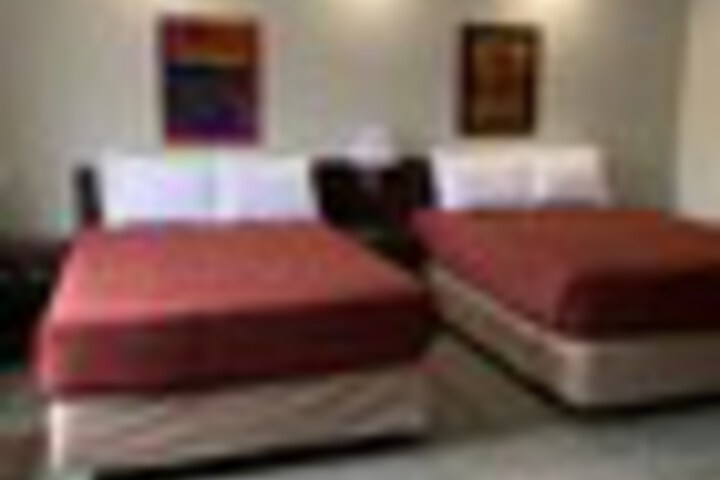 Room 128 of 297