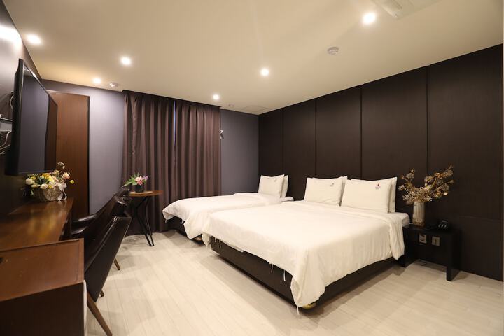 Room 47 of 87