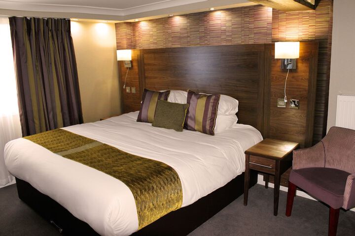 Room 4 of 33