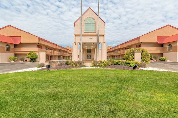 HomeTowne Studios by Red Roof Amarillo West in Amarillo, TX
