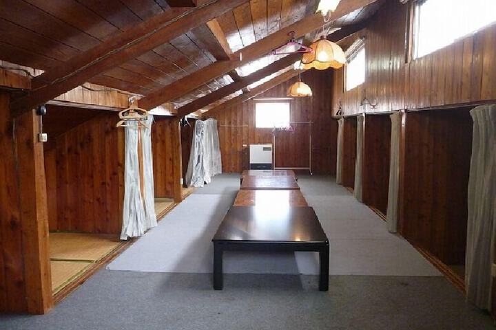 Room 6 of 16