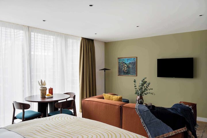 Room 19 of 66