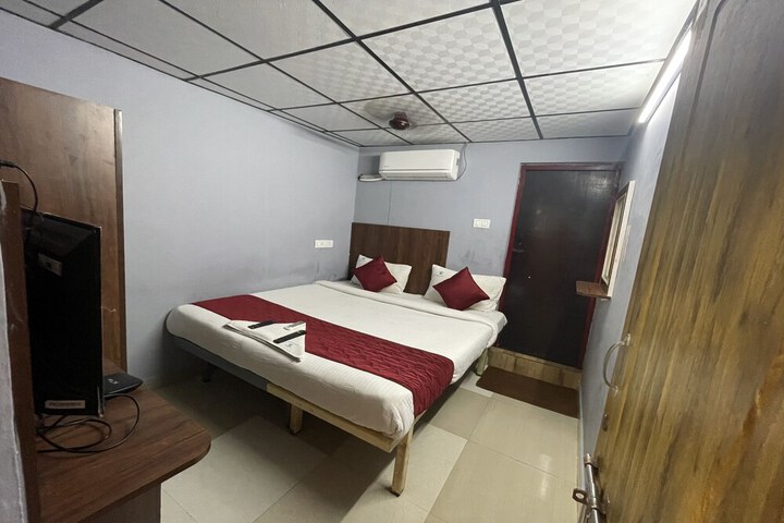 Room 4 of 28