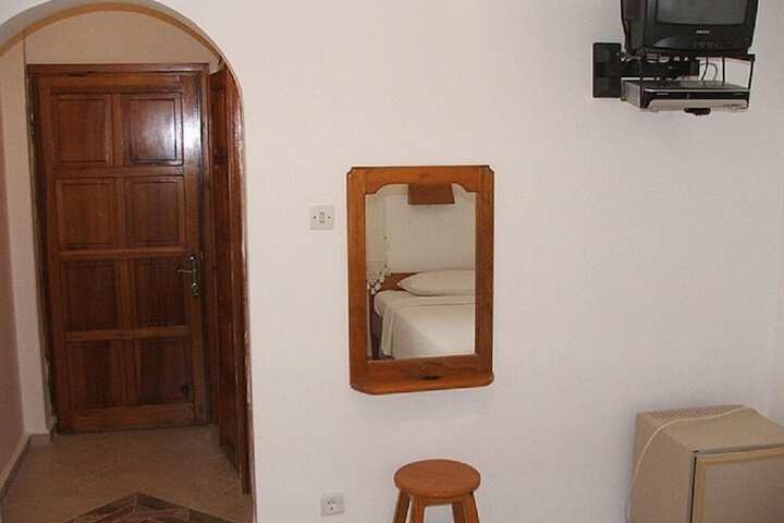 Room 8 of 11