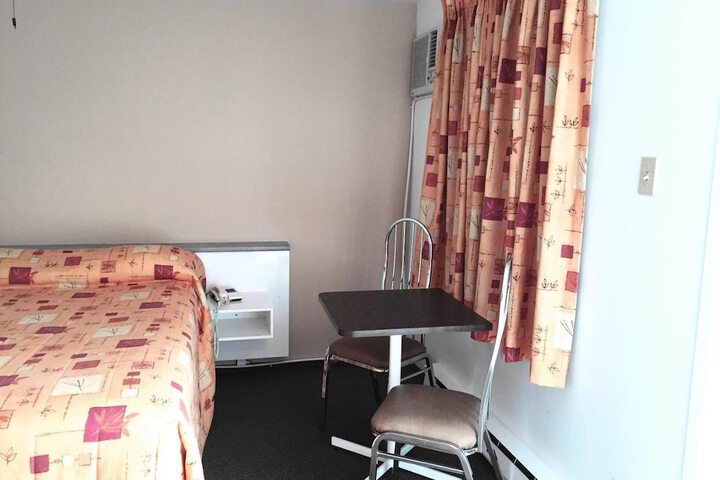 Room 14 of 36
