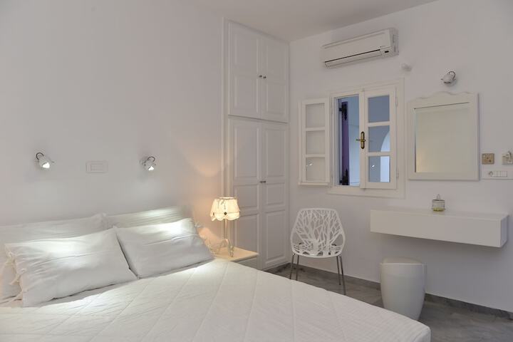 Room 22 of 103