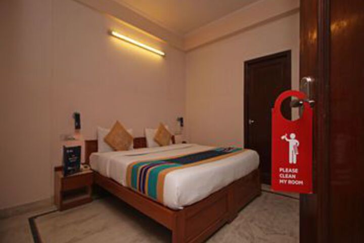 Room 5 of 18