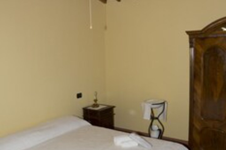 Room 25 of 48