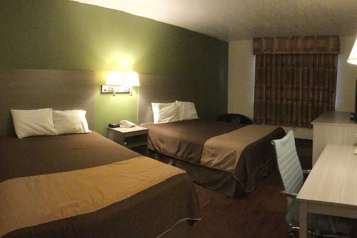 Room 8 of 16