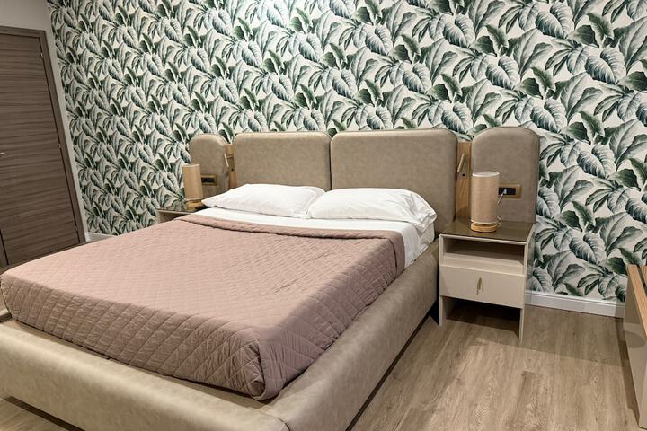 Room 15 of 37