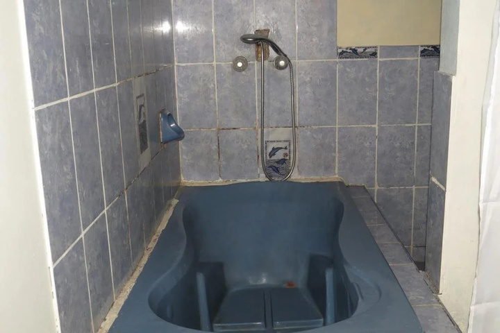 Room 6 of 16