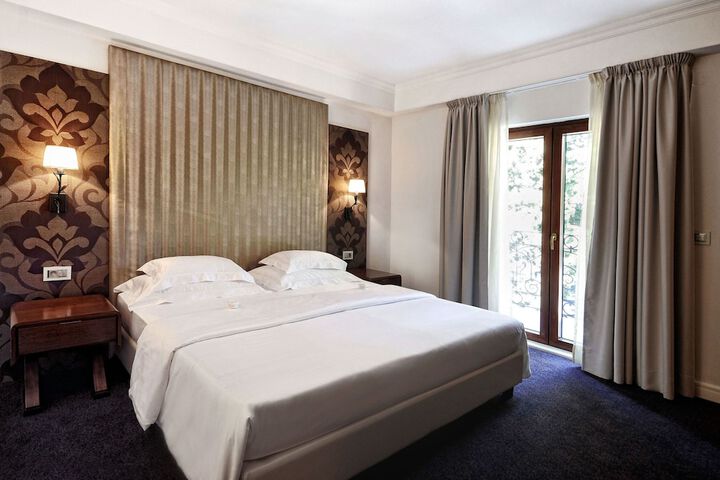 Room 4 of 61