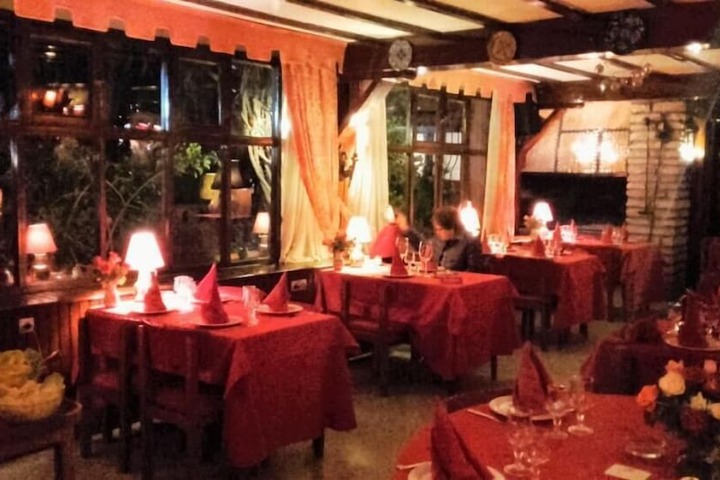 Dining 2 of 3