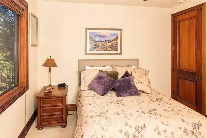 Room 7 of 18