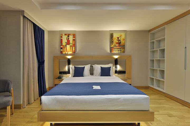 Room 33 of 63
