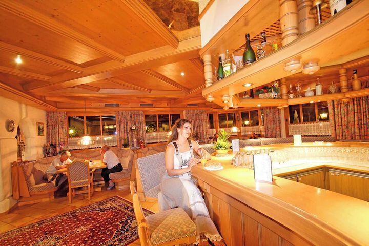 Lounge 50 of 60