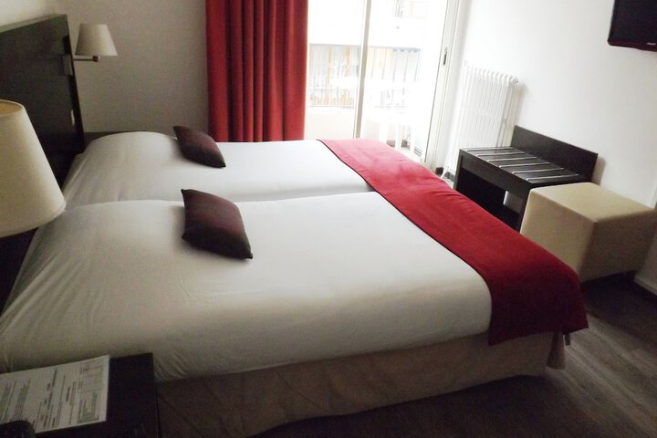 Room 9 of 63
