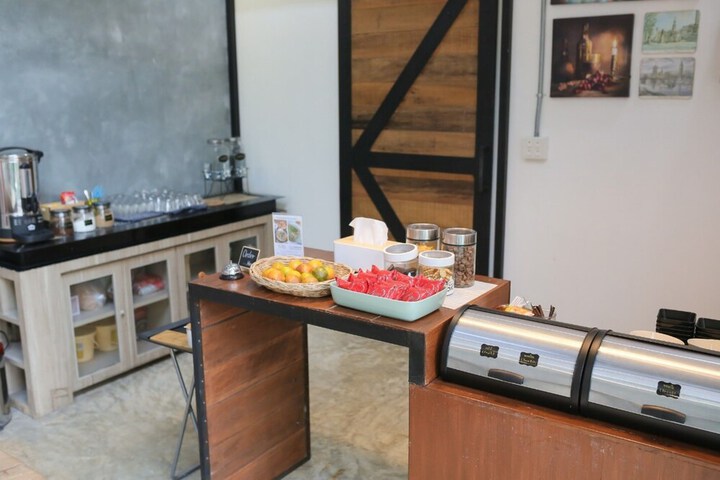 Breakfast/Coffee Service 73 of 105