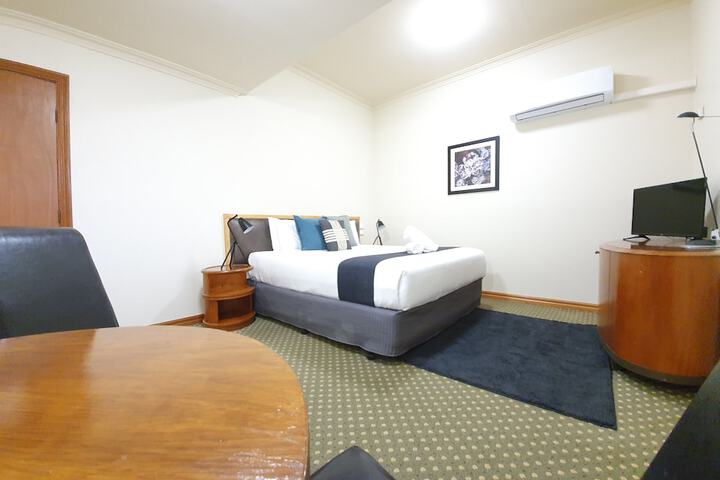 Room 6 of 24