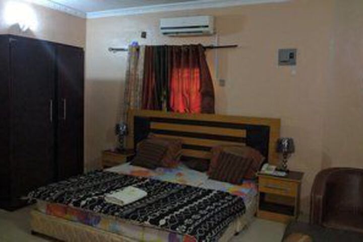 Room 15 of 32