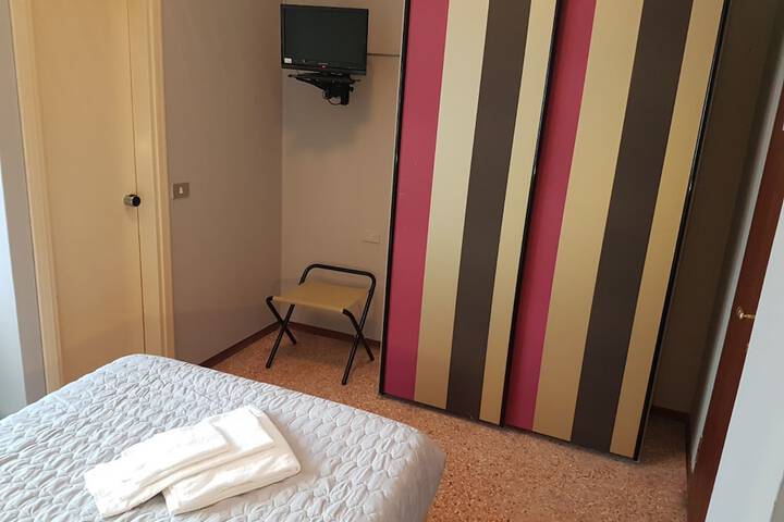 Room 9 of 34