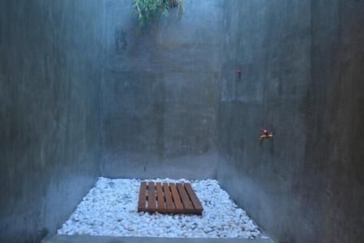 Room 43 of 104