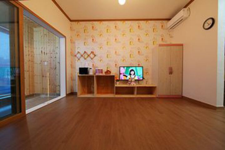 Room 17 of 66