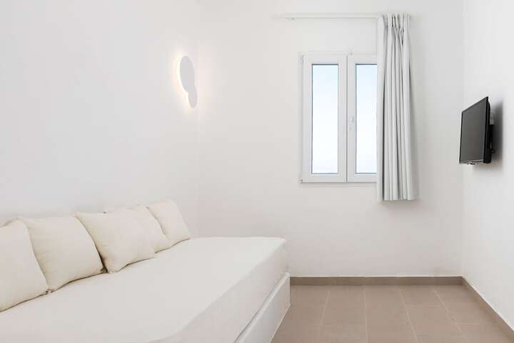 Room 4 of 40