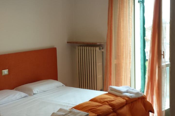 Room 7 of 51