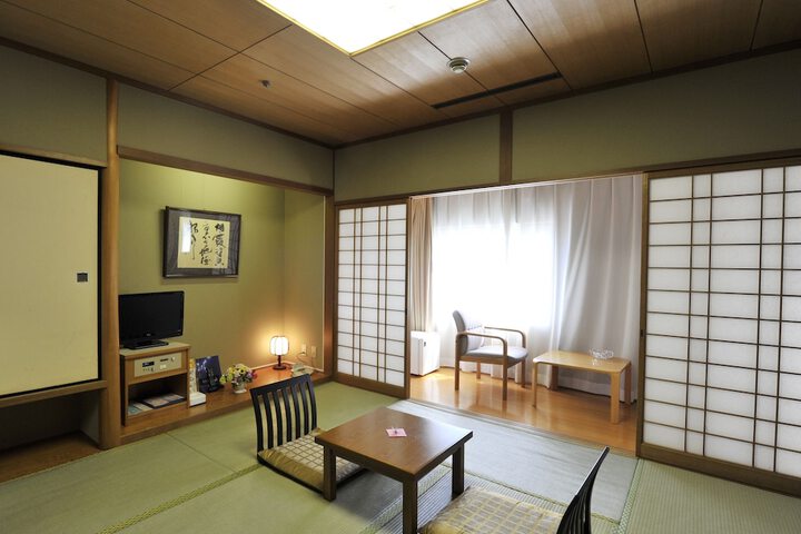 Room 8 of 38