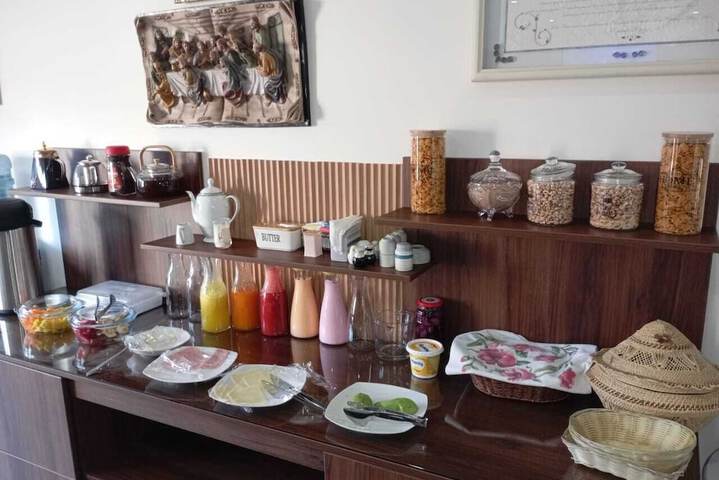 Breakfast/Coffee Service 18 of 33