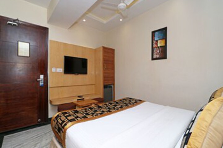 Room 10 of 24