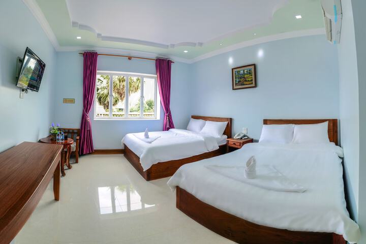 Room 13 of 28