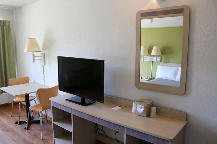 Room 10 of 41