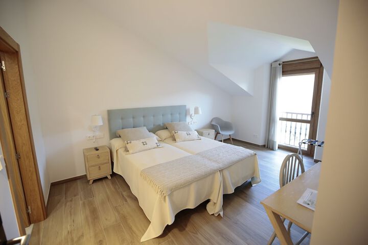 Room 2 of 32