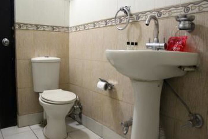 Room 2 of 25