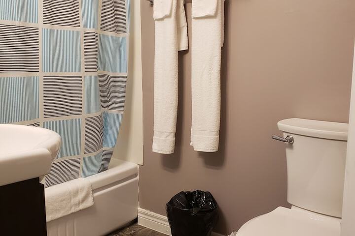 Room 17 of 28