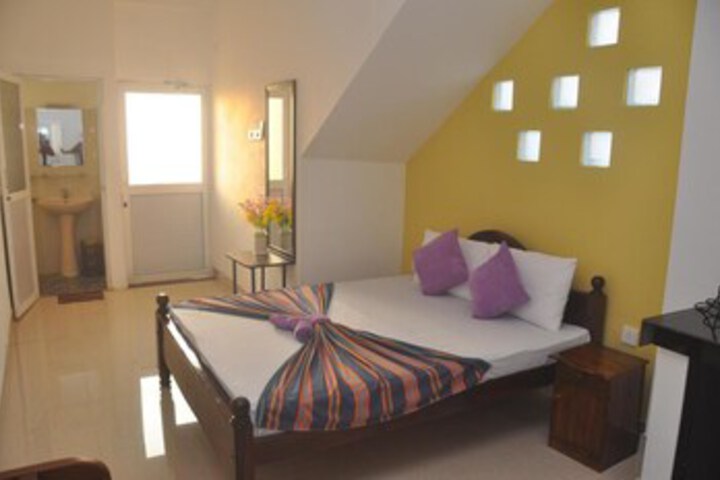 Room 12 of 18