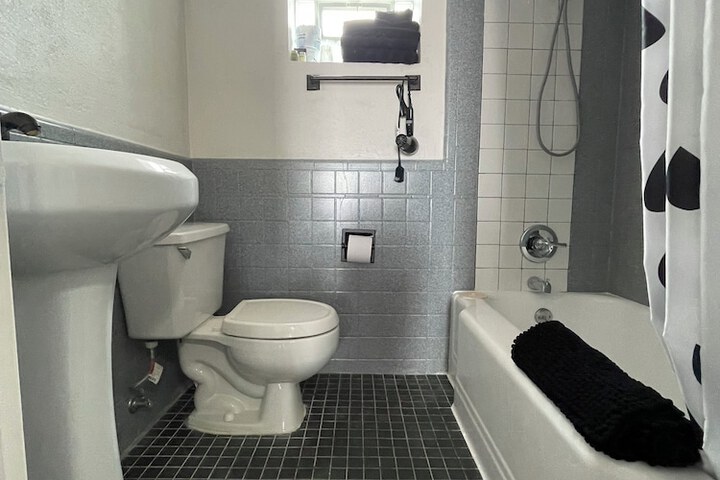 Room 100 of 131