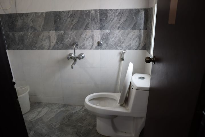 Room 12 of 24