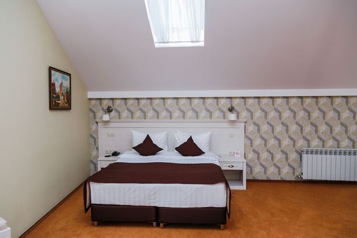 Room 17 of 24