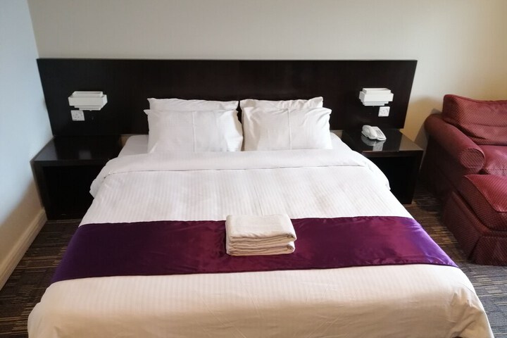 Room 18 of 37