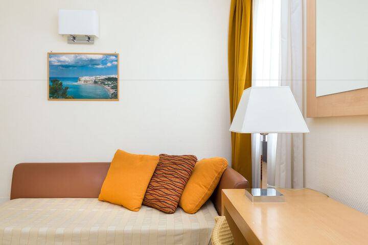 Room 13 of 75