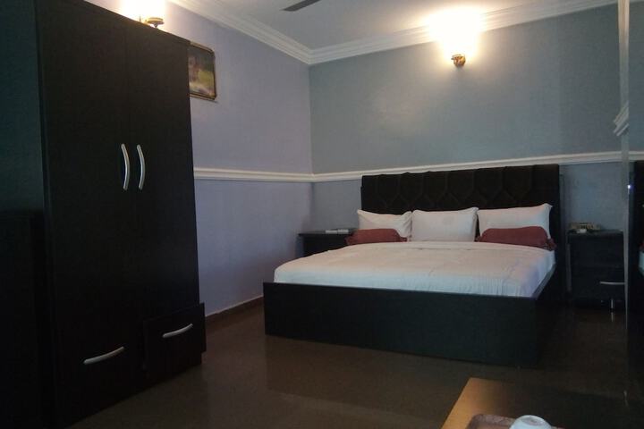Room 14 of 30