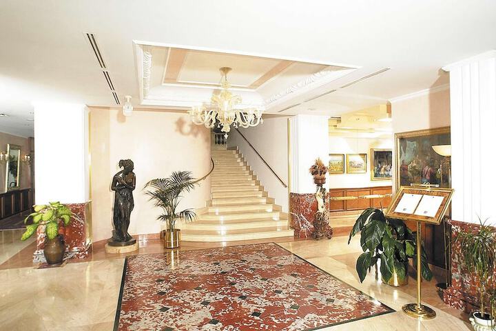 Entrance & Lobby