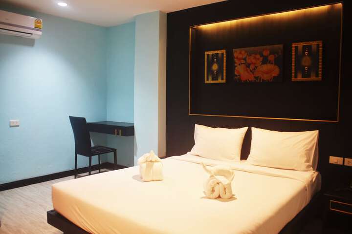Room 17 of 36