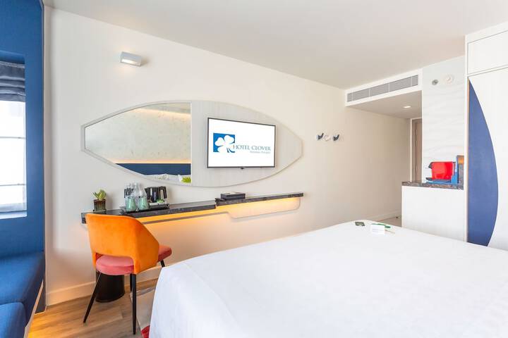 Room 42 of 158