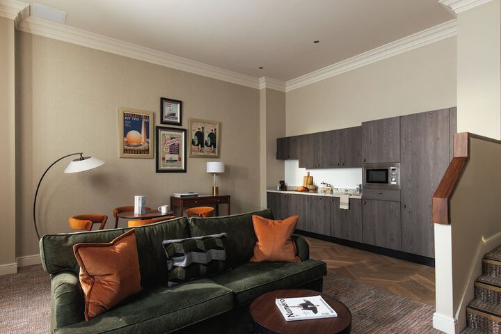 Room 53 of 80