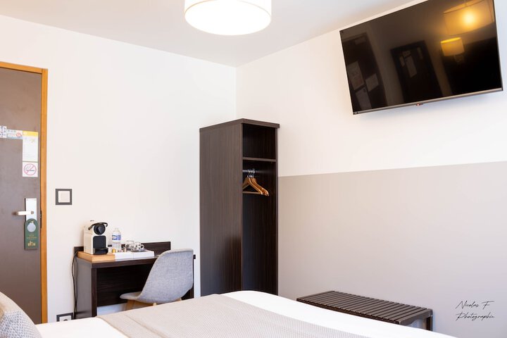 Room 8 of 38