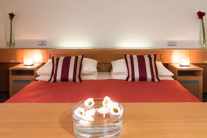 Room 40 of 77